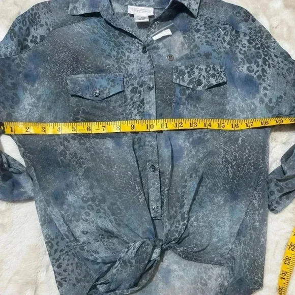 Shyanne blue/grey sheer pocket button down tie down women’s top size small NWT - Picture 11 of 14